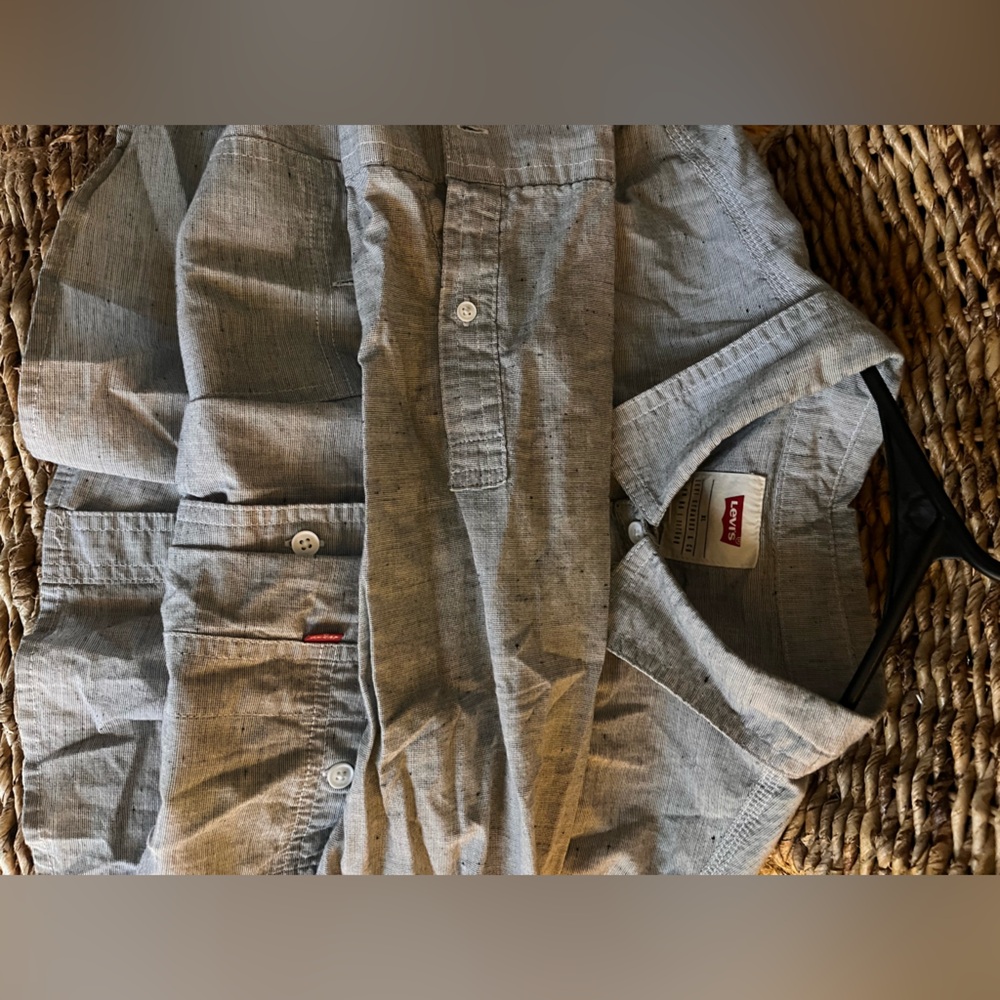 Levi’s Long sleeve Collared Button Up - Picture 2 of 3